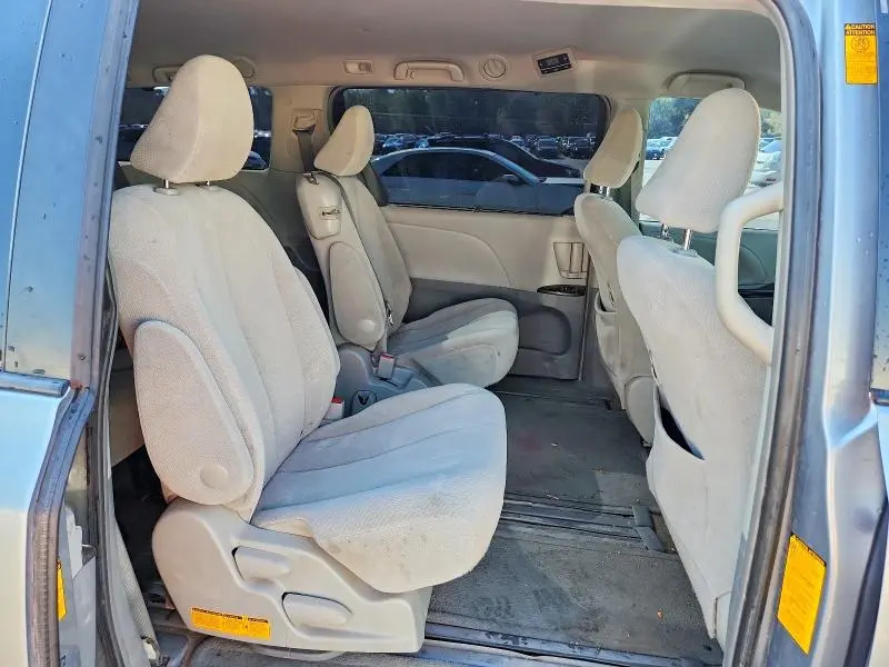 2013 TOYOTA SIENNA LE  