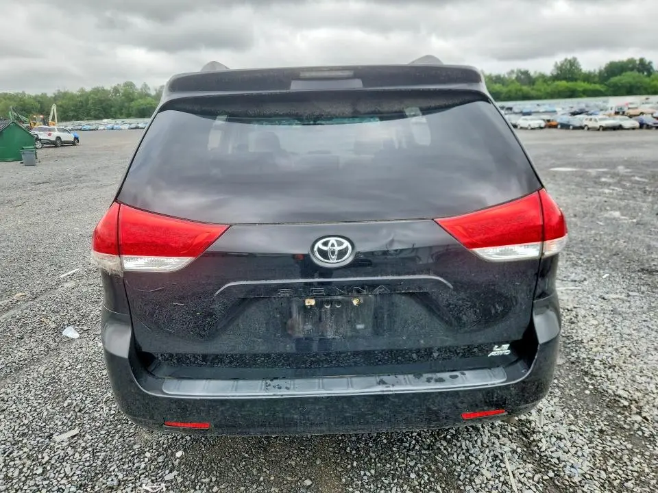 2012 TOYOTA SIENNA LE  