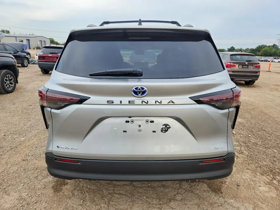 2025 TOYOTA SIENNA XLE 7-PASSENGER  