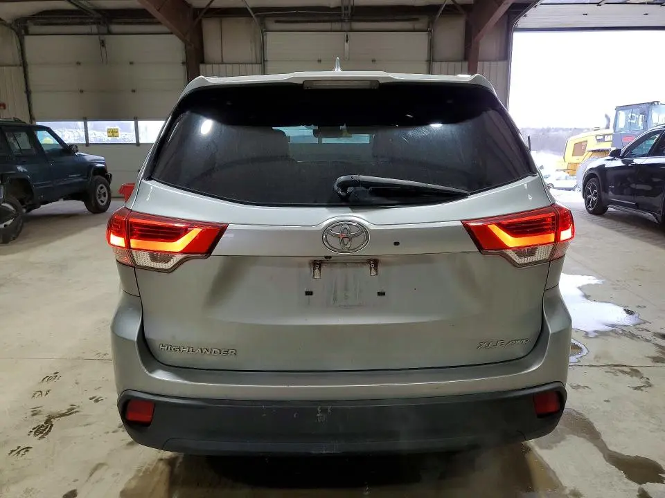 2018 TOYOTA HIGHLANDER XLE  