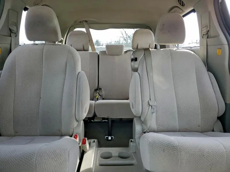 2013 TOYOTA SIENNA LE  