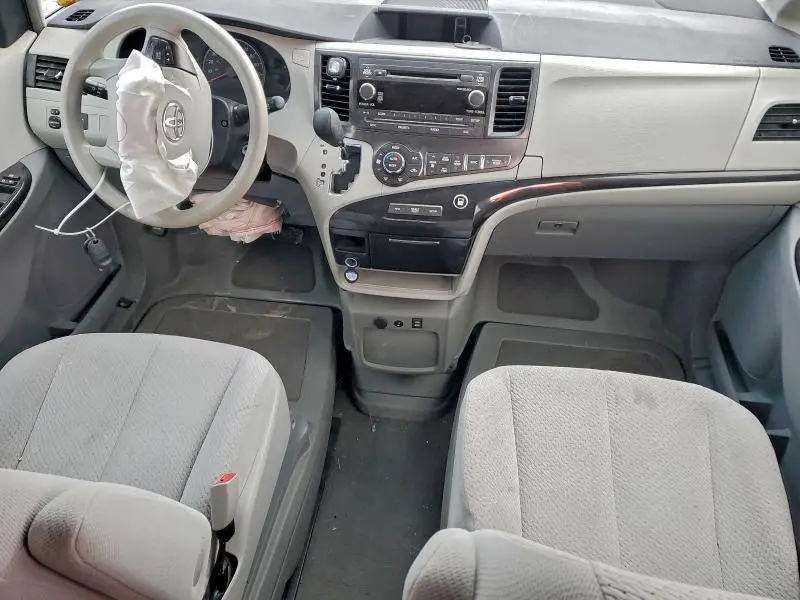 2013 TOYOTA SIENNA LE  