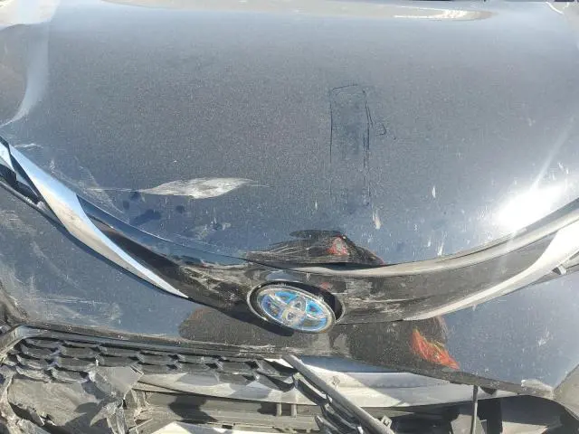 2021 TOYOTA SIENNA XSE  