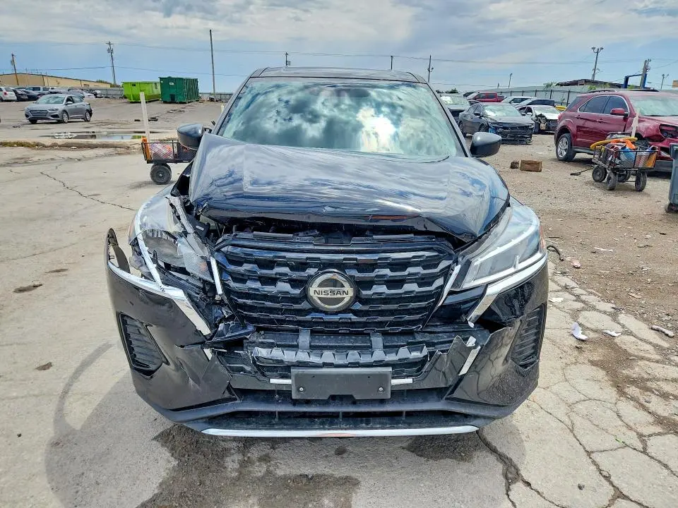 2021 NISSAN KICKS S  