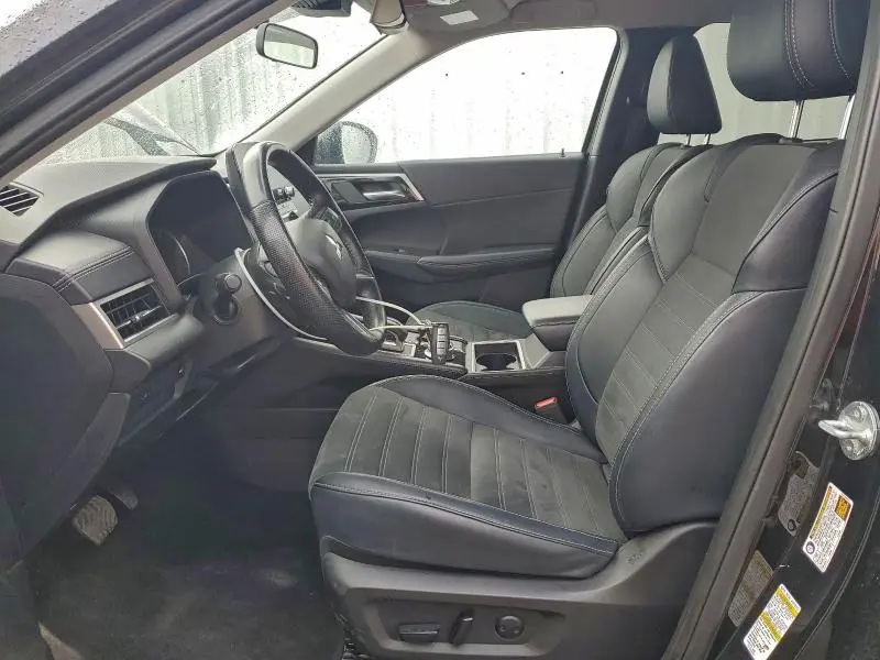 2024 MITSUBISHI OUTLANDER SE  