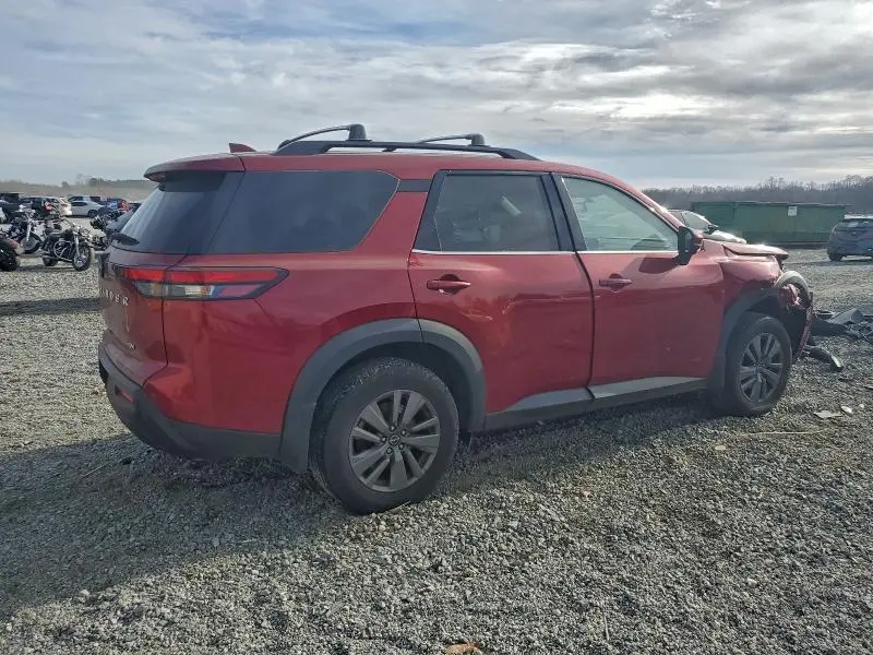 2024 NISSAN PATHFINDER SV  