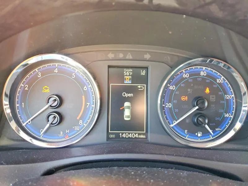 2018 TOYOTA COROLLA SE  