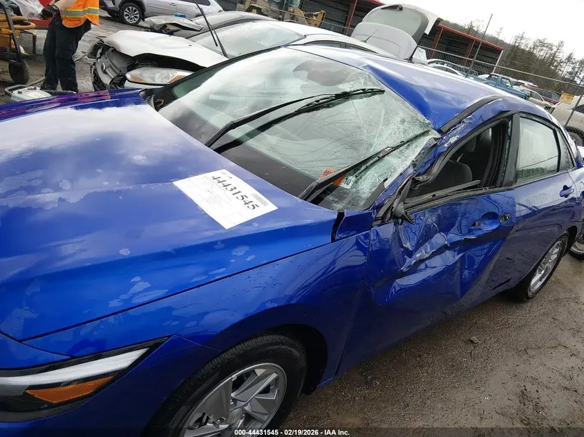 2025 HYUNDAI ELANTRA SE