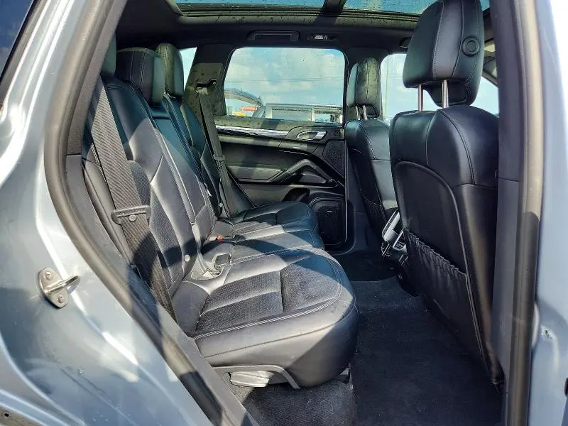 2017 PORSCHE CAYENNE   