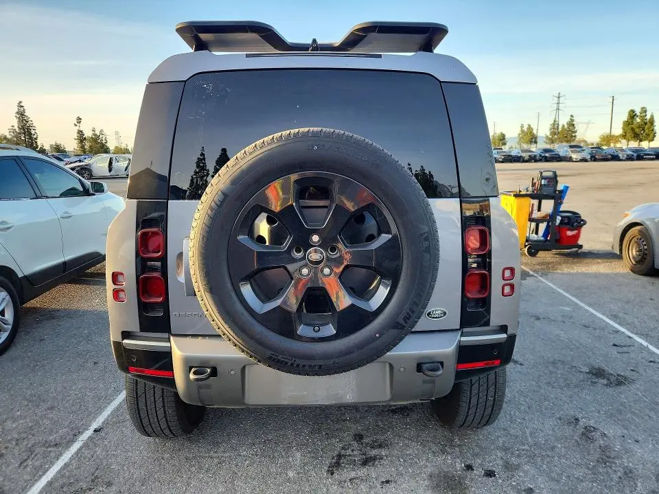 2021 LAND ROVER DEFENDER 110 X-DYNAMIC SE  