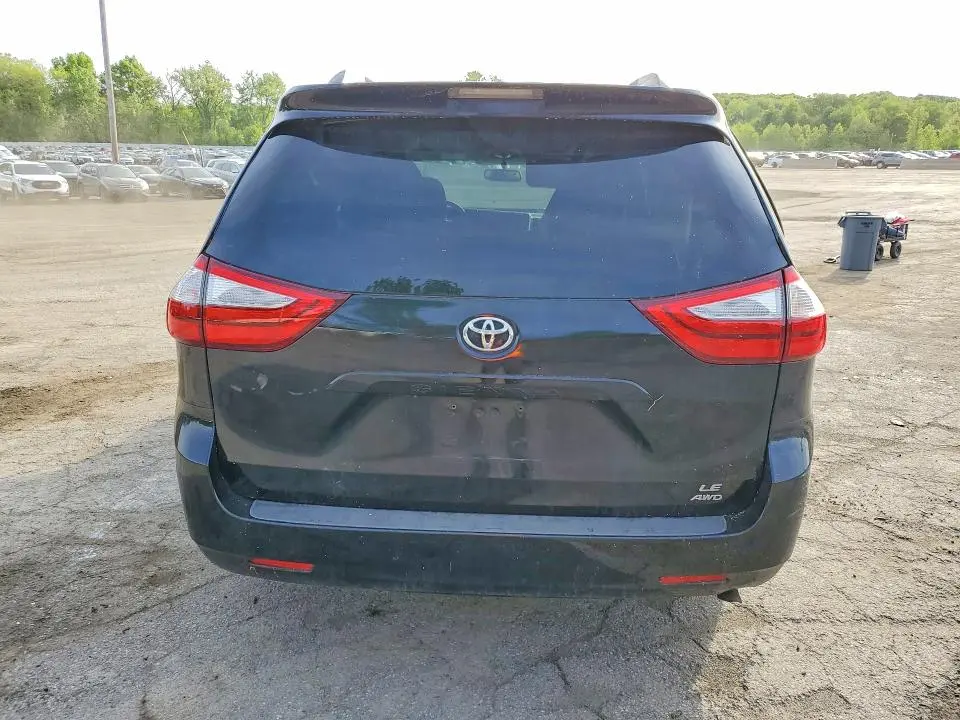 2015 TOYOTA SIENNA LE  