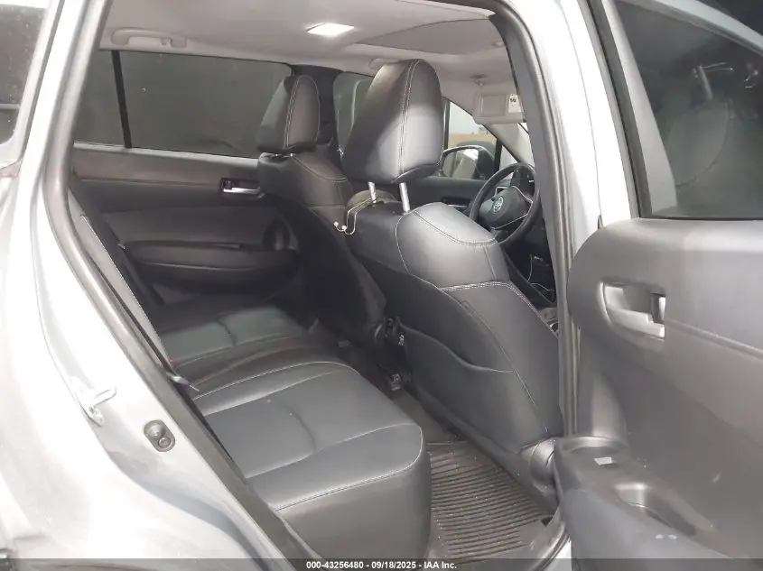 2024 TOYOTA COROLLA CROSS XLE