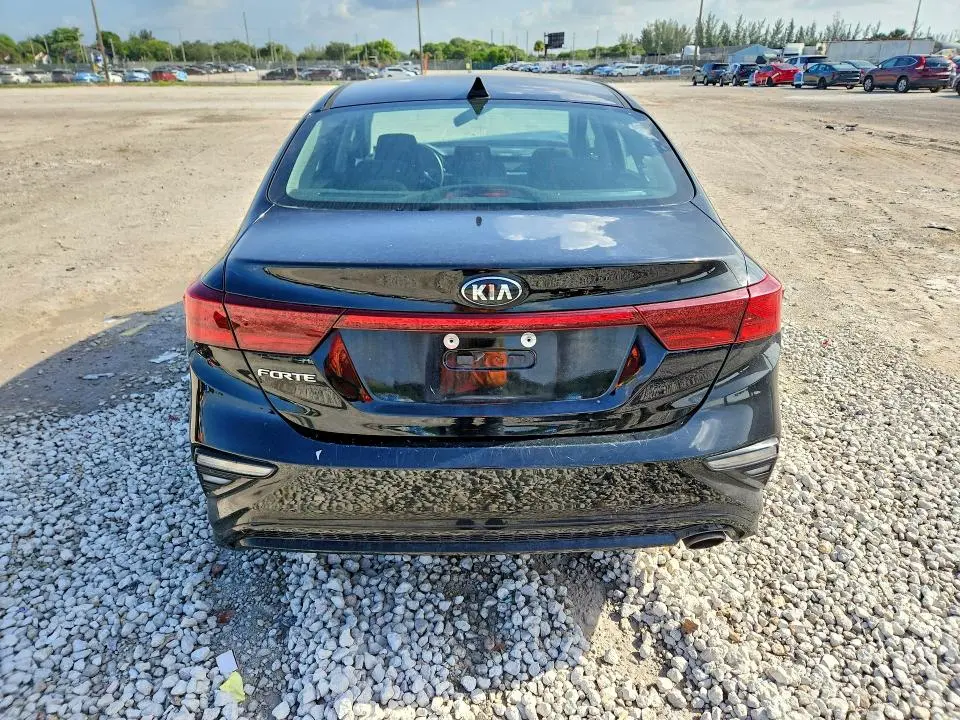 2021 KIA FORTE LXS  