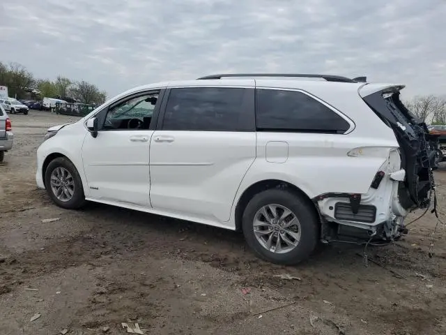 2021 TOYOTA SIENNA LE  