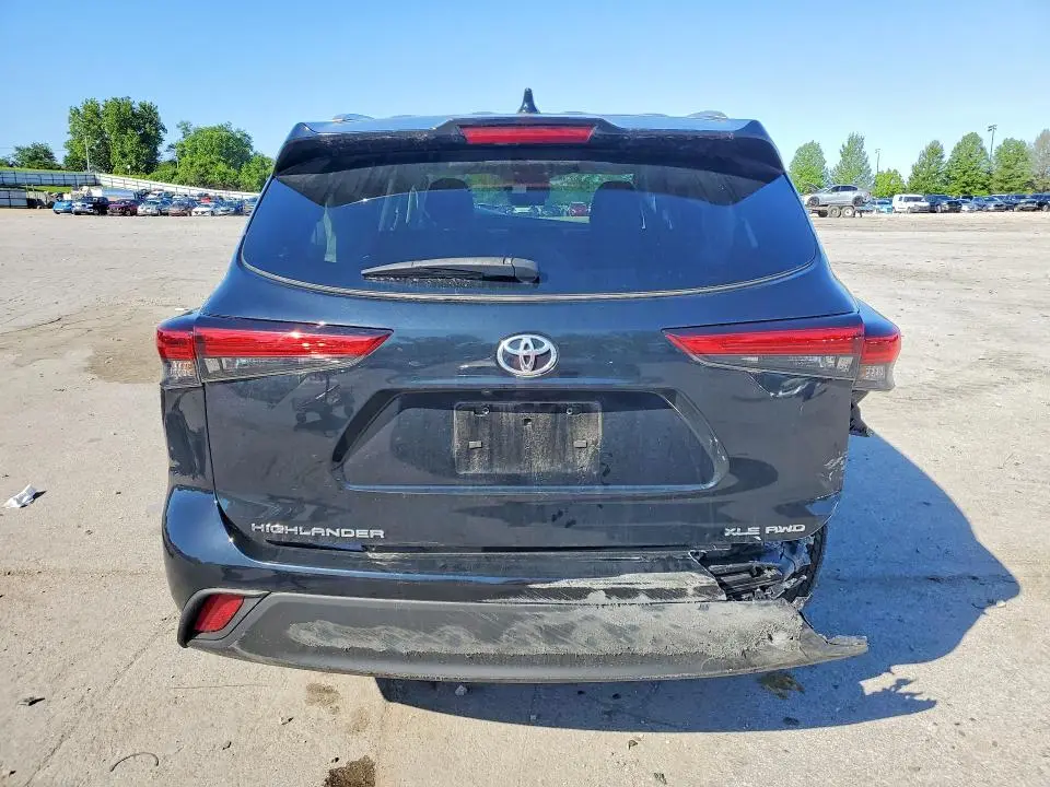 2022 TOYOTA HIGHLANDER XLE  
