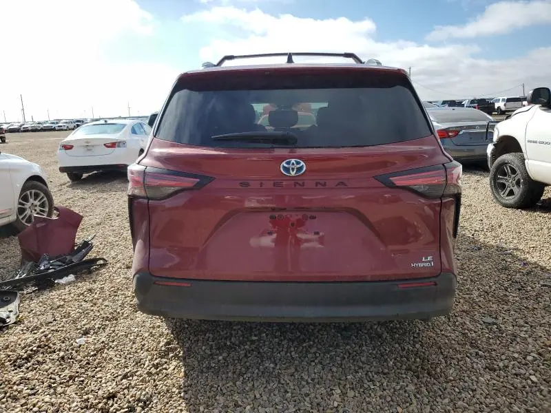 2022 TOYOTA SIENNA LE  