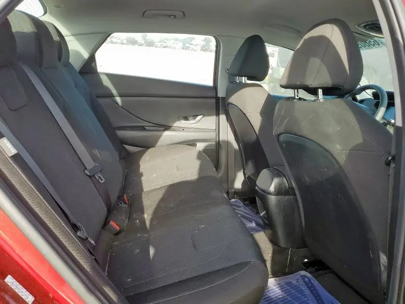 2024 HYUNDAI ELANTRA SE  