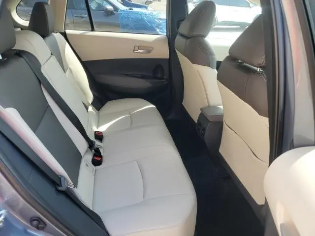 2023 TOYOTA COROLLA CROSS XLE  