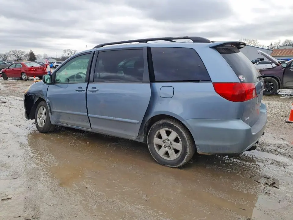 2010 TOYOTA SIENNA LE 7-PASSENGER  