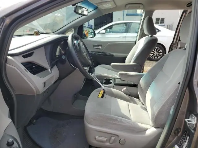 2016 TOYOTA SIENNA LE  