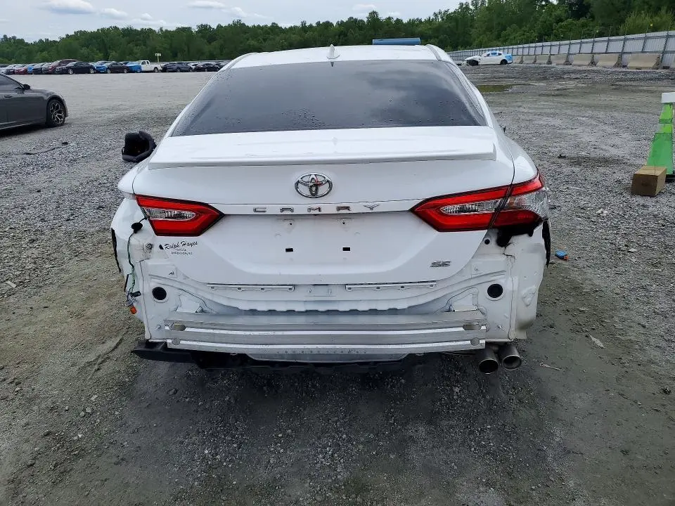 2019 TOYOTA CAMRY SE  