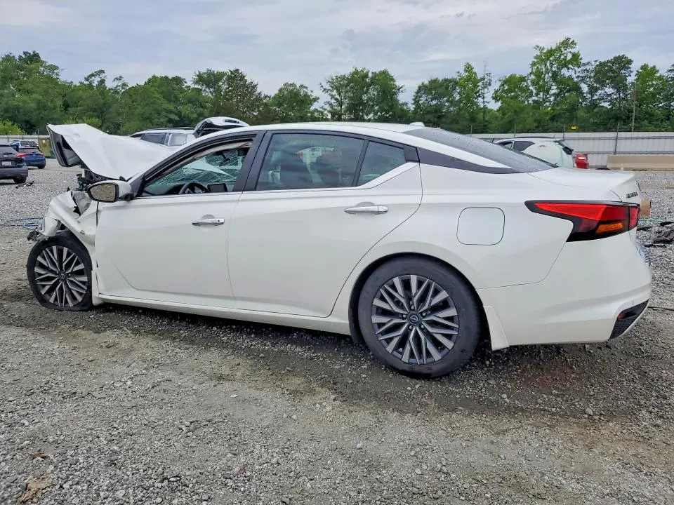 2023 NISSAN ALTIMA SV  