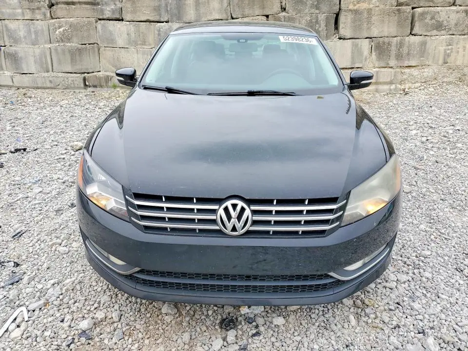 2015 VOLKSWAGEN PASSAT SE  