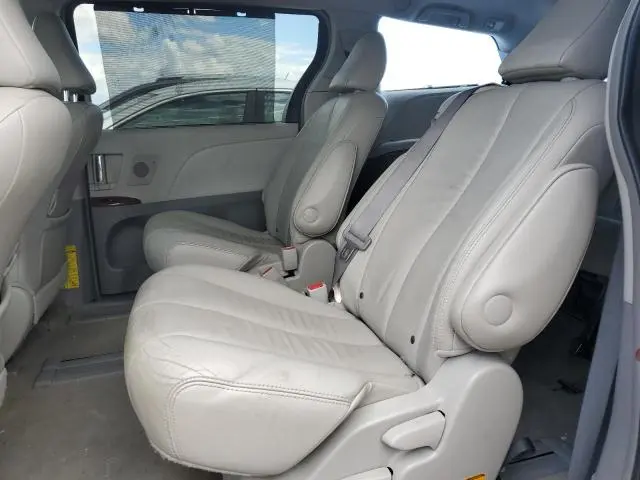 2011 TOYOTA SIENNA XLE  