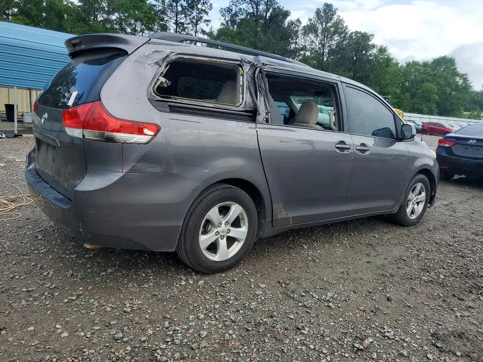 2012 TOYOTA SIENNA LE  