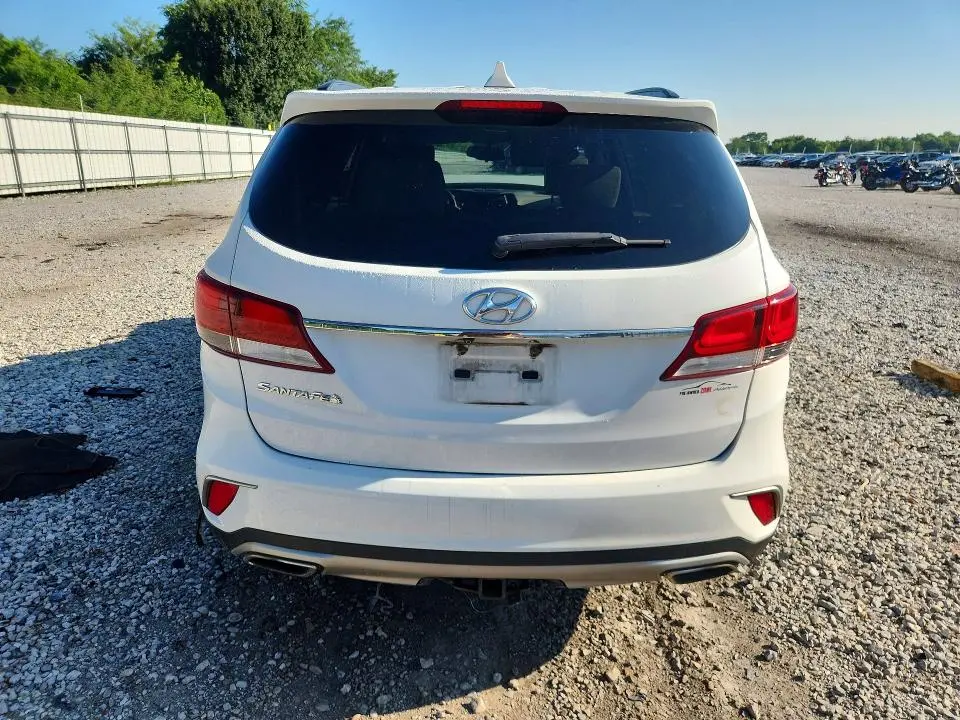 2017 HYUNDAI SANTA FE SE  