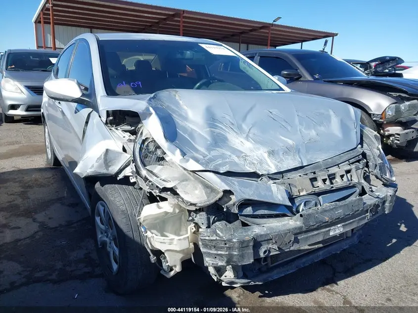 2013 HYUNDAI ACCENT GLS