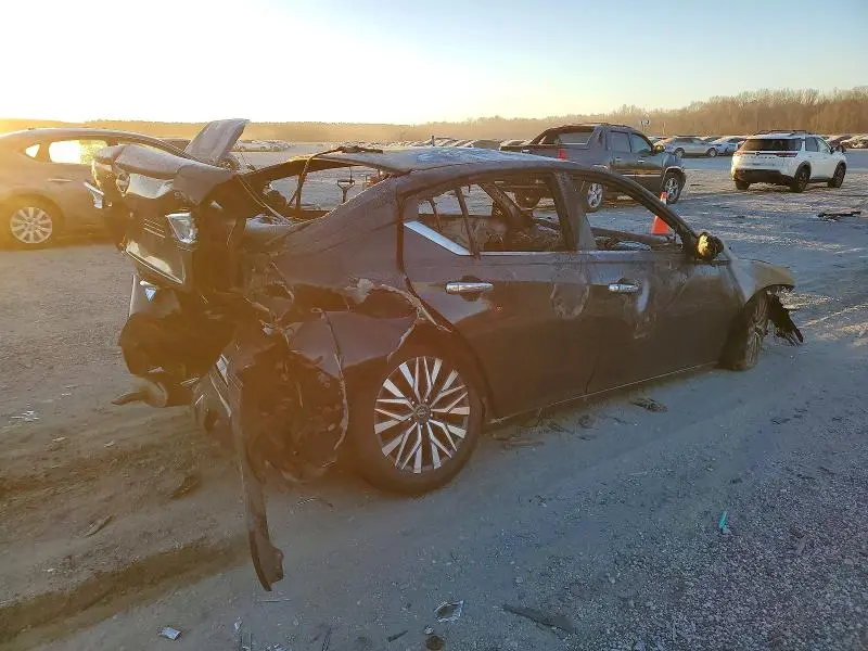 2024 NISSAN ALTIMA SV  