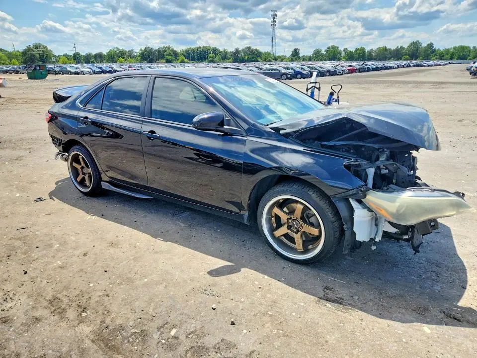 2016 TOYOTA CAMRY SE  