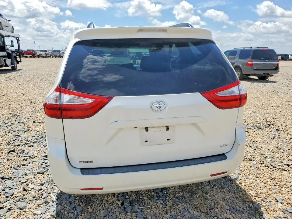 2016 TOYOTA SIENNA XLE 8-PASSENGER  