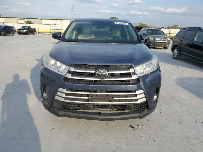 2019 TOYOTA HIGHLANDER SE  