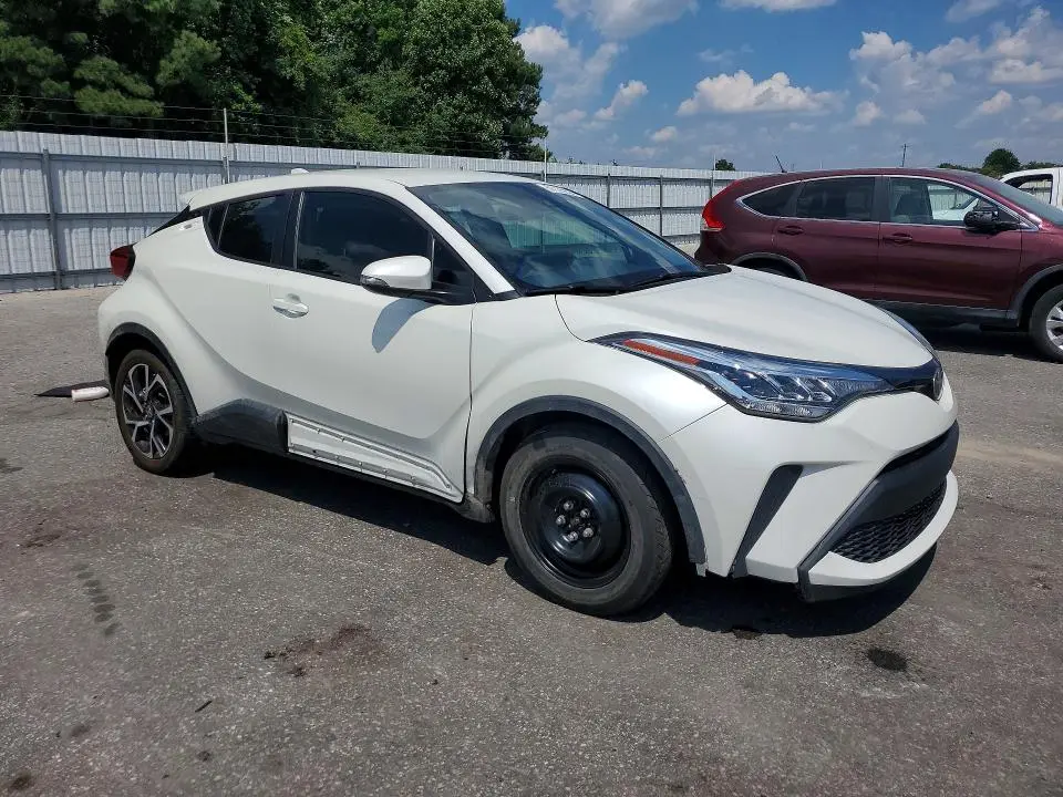 2020 TOYOTA C-HR XLE  