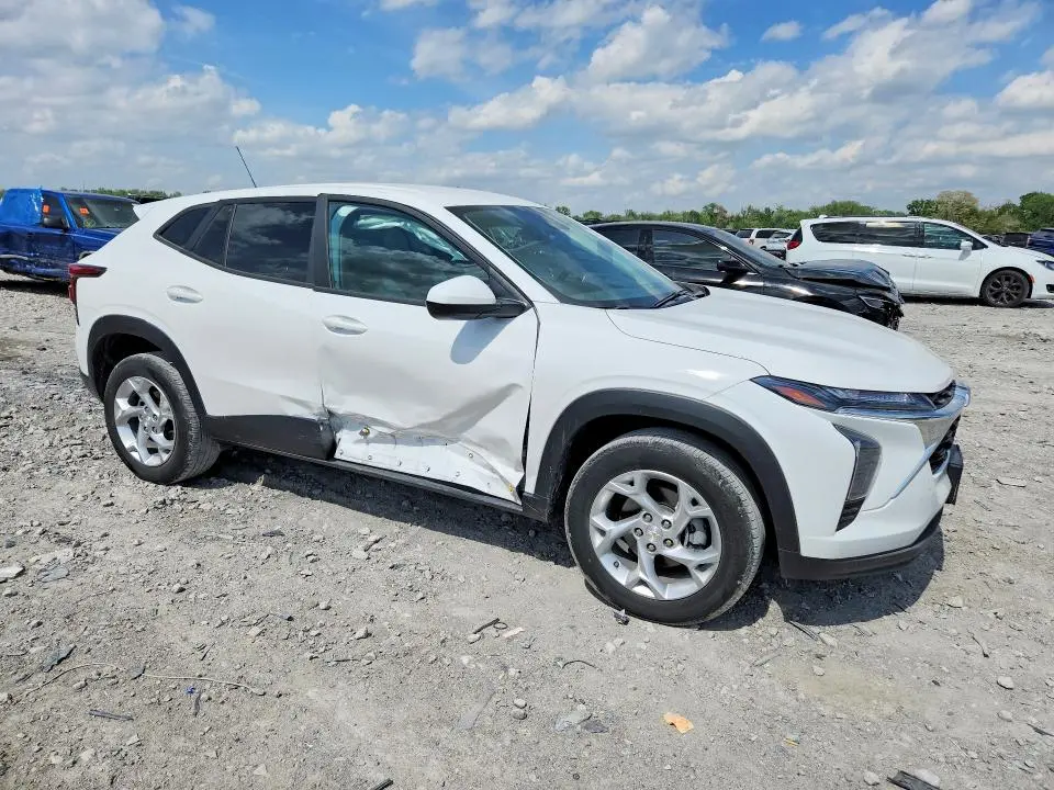 2024 CHEVROLET TRAX LS  