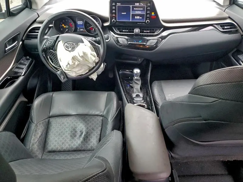 2022 TOYOTA C-HR XLE  