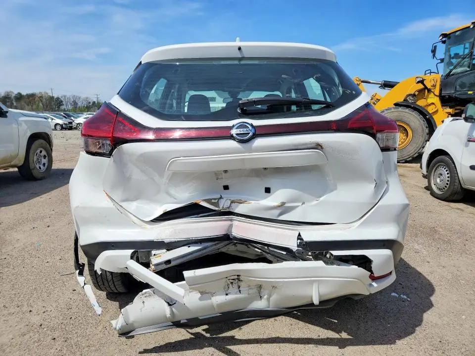 2021 NISSAN KICKS S  