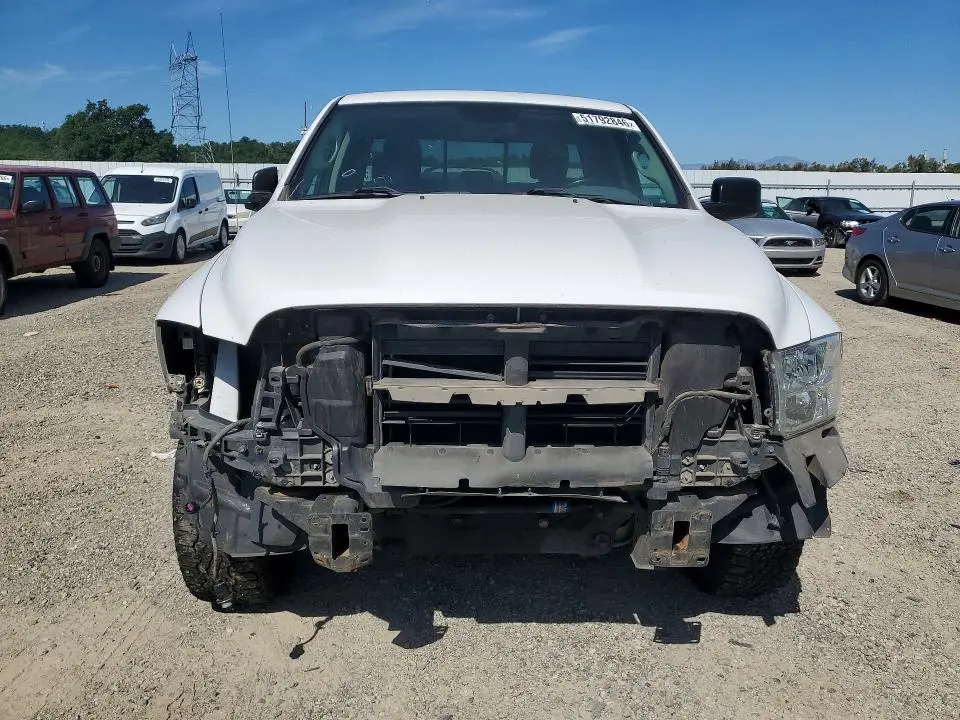 2016 RAM 1500 SLT  