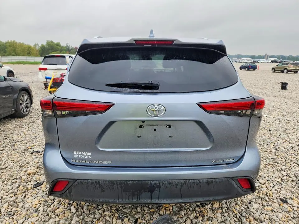 2021 TOYOTA HIGHLANDER XLE  