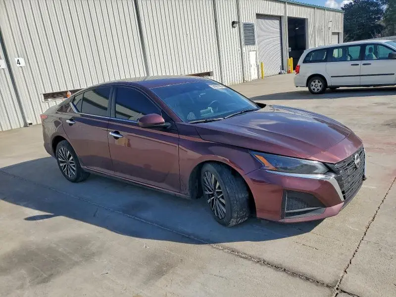 2023 NISSAN ALTIMA SV  