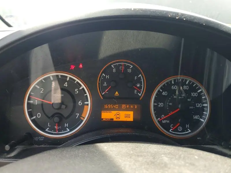 2014 NISSAN TITAN SV  