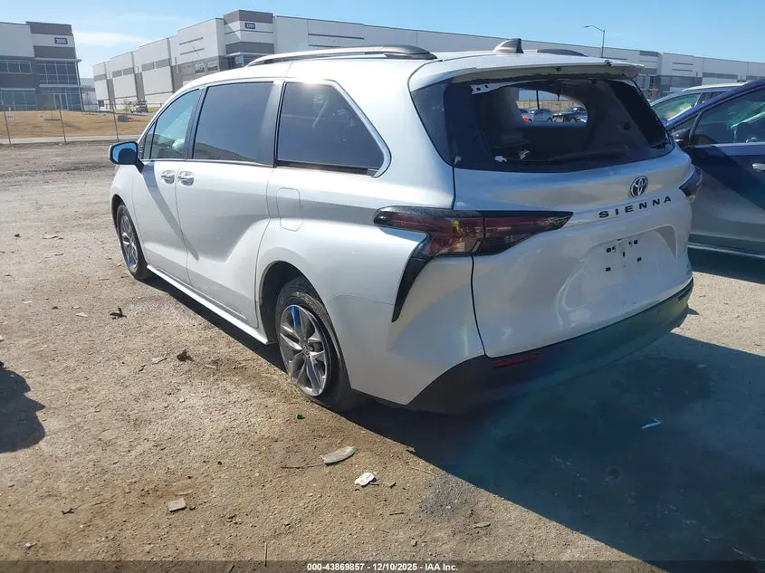 2023 TOYOTA SIENNA XLE