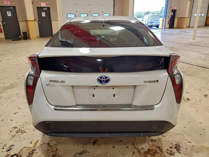 2016 TOYOTA PRIUS   