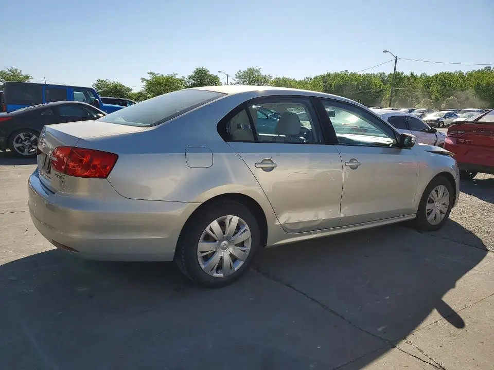 2011 VOLKSWAGEN JETTA SE  