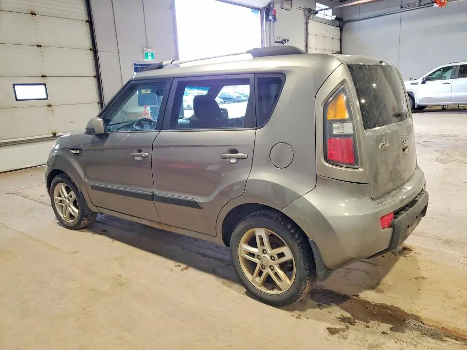 2011 KIA SOUL +  