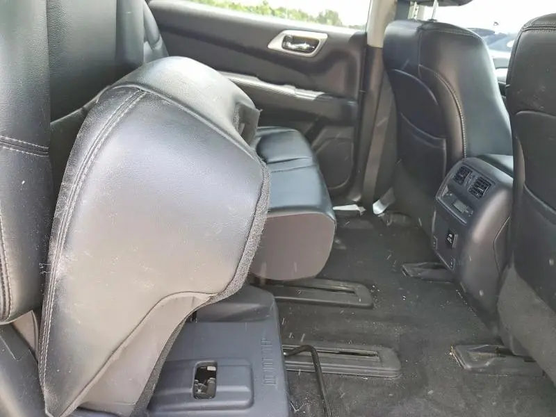 2017 NISSAN PATHFINDER SL  