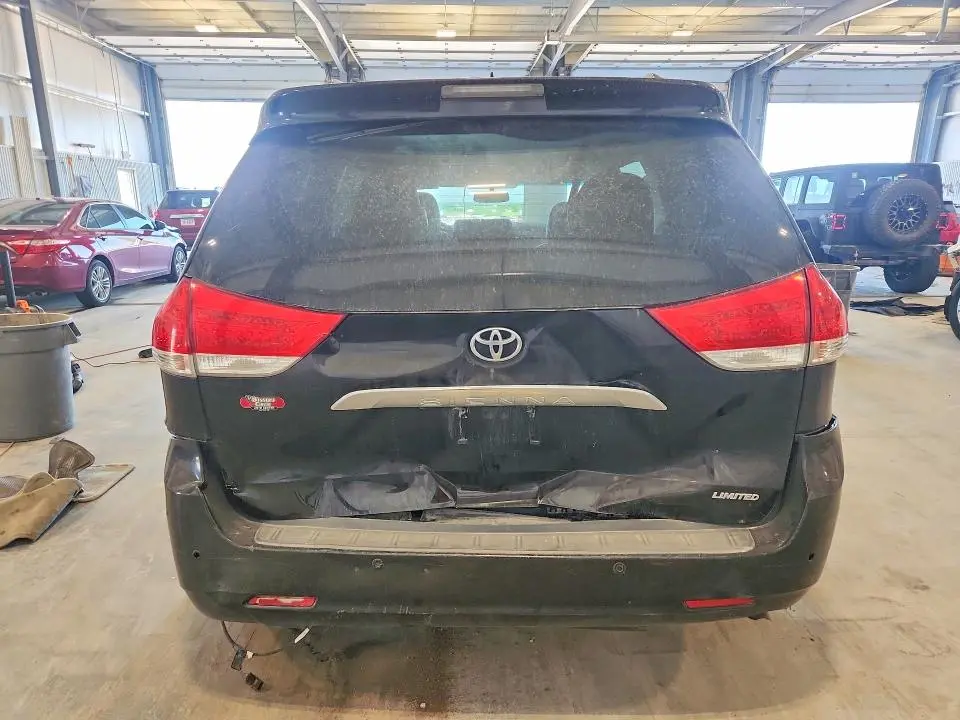 2013 TOYOTA SIENNA LIMITED 7-PASSENGER  
