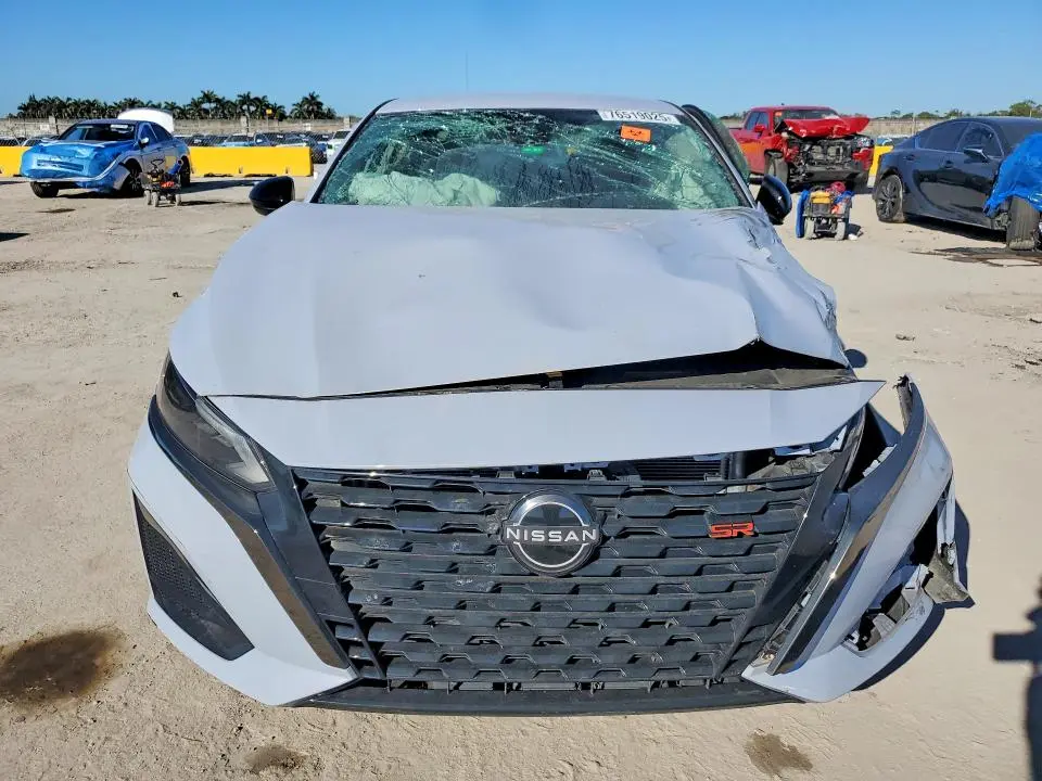 2024 NISSAN ALTIMA SR  